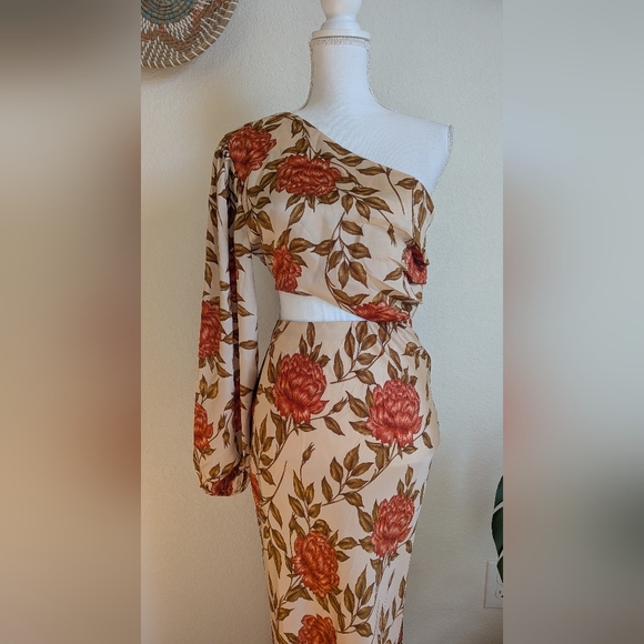 NWT Showpo Abigail One Shoulder Floral Cutout Maxi Dress Medium - Picture 3 of 10